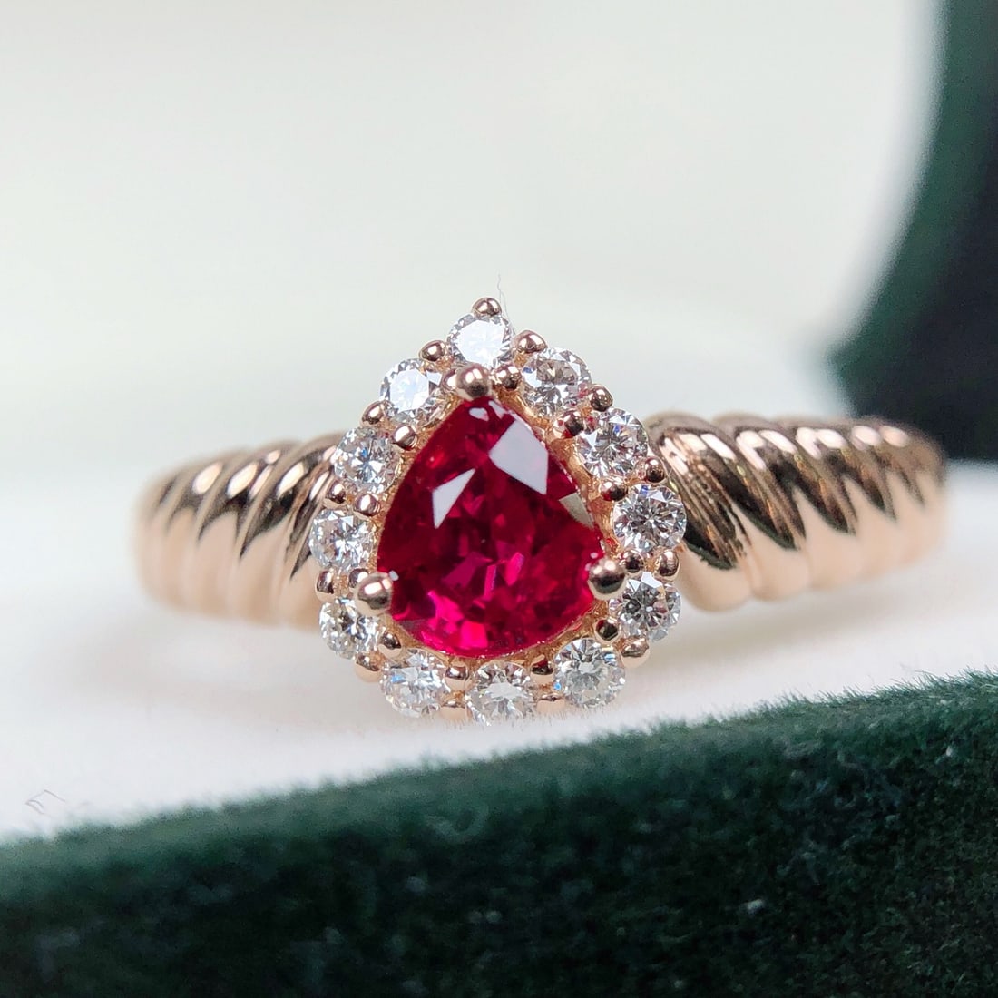 14k Gold 0.78 Ctw Vivid Red Natural Ruby & Diamond Ring - 3