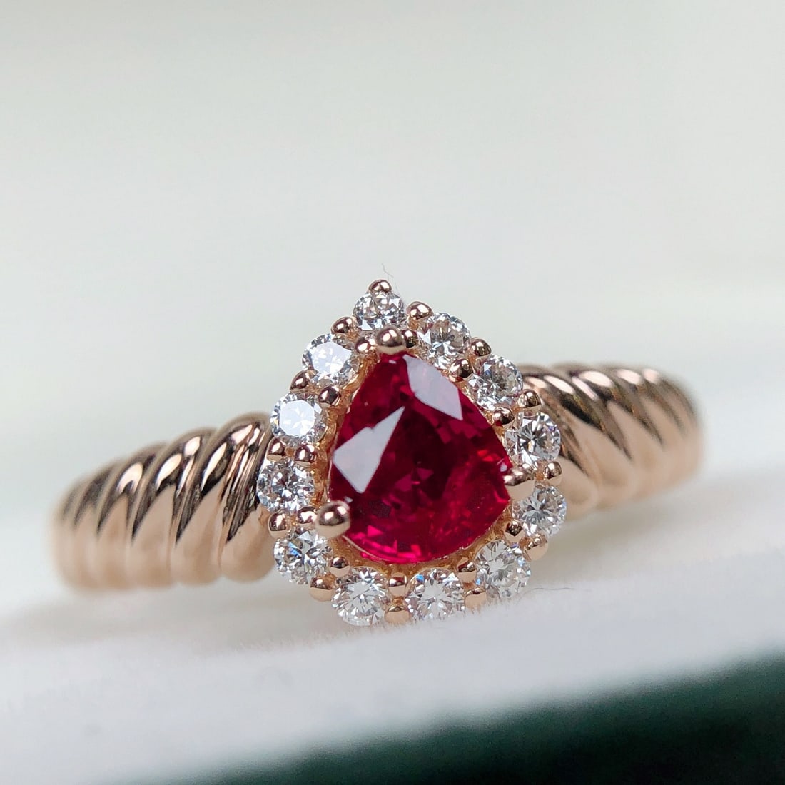 14k Gold 0.78 Ctw Vivid Red Natural Ruby & Diamond Ring - 4