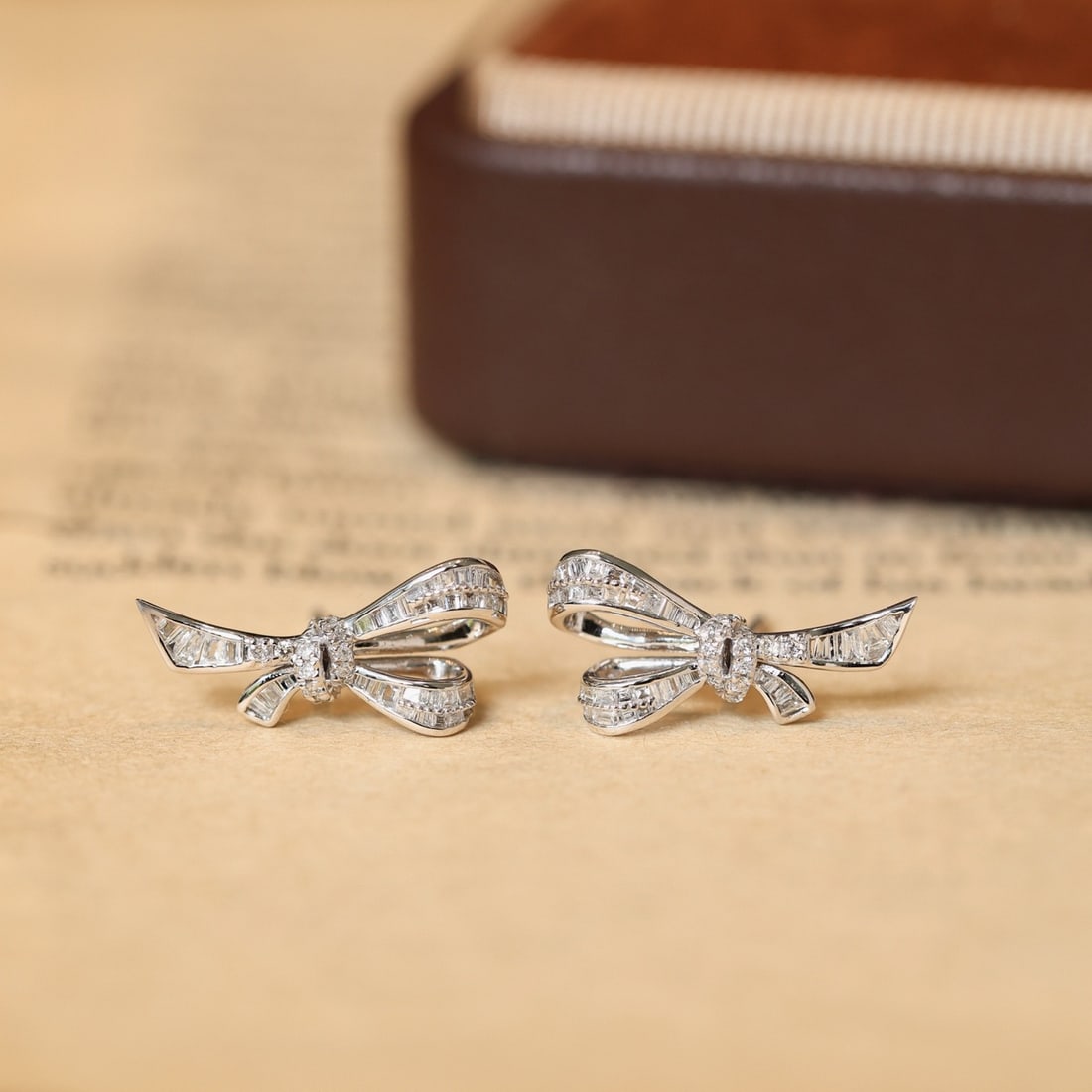 14k Gold 0.29 Ct Natural H Diamond Earrings: Ref:231132219 // gold content:14k gold // main gemstone:diamond // shape:multiple // carat weight:0. 29ct // clarity grade:vs-si // color:h // treatment:natural // High Estimate: 3300Condition: