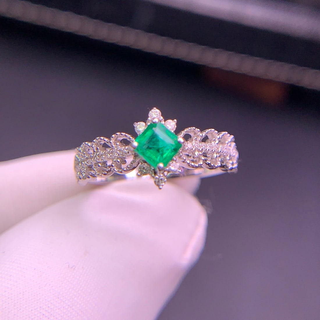 14k Gold 0.4 Ct Natural Emerald & Diamond Ring - 2