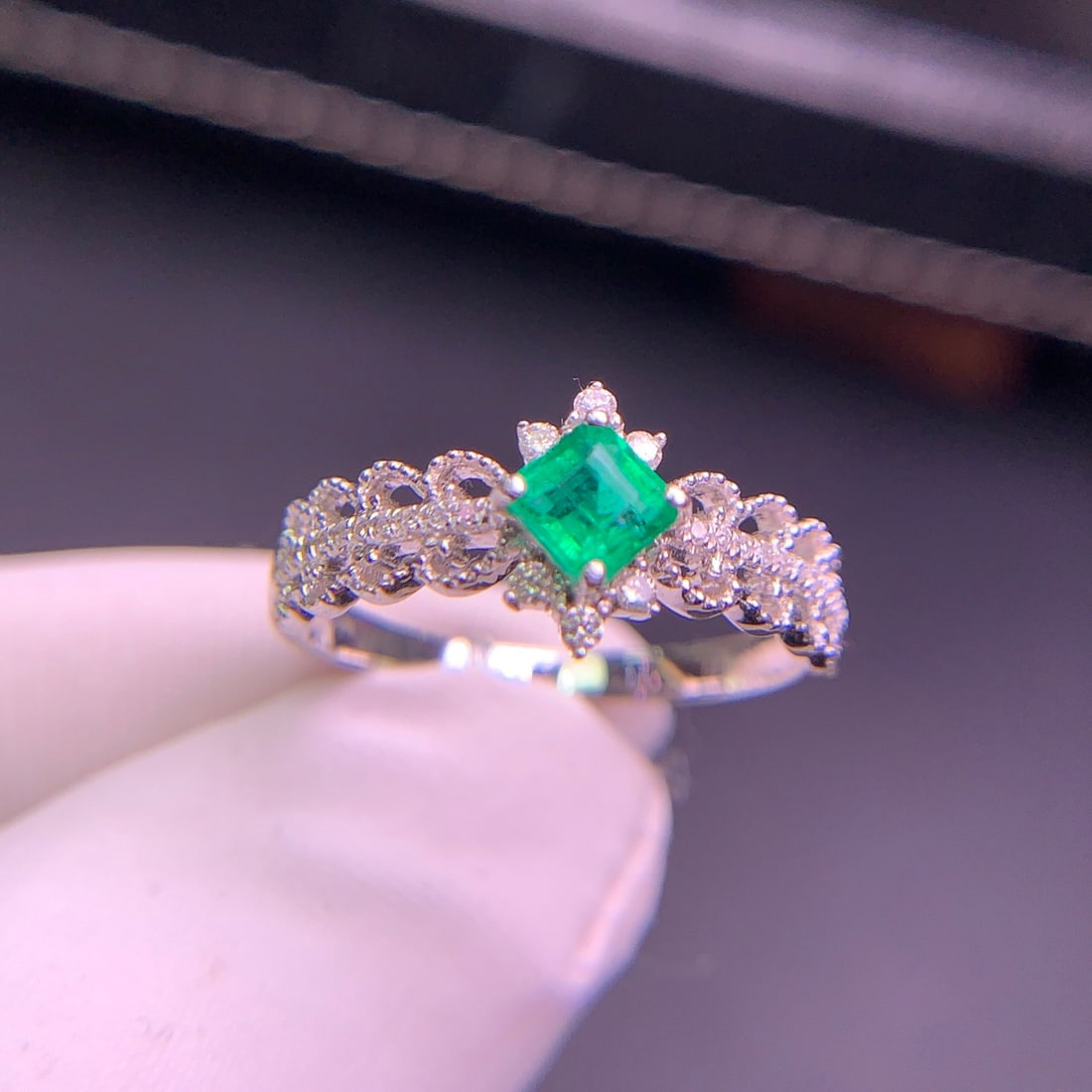 14k Gold 0.4 Ct Natural Emerald & Diamond Ring - 3