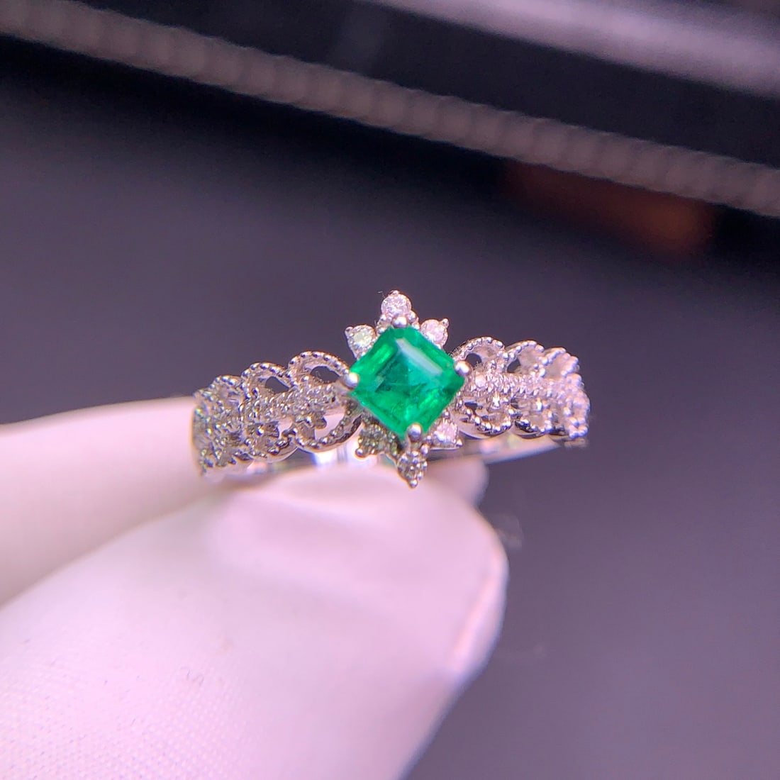 14k Gold 0.4 Ct Natural Emerald & Diamond Ring - 5