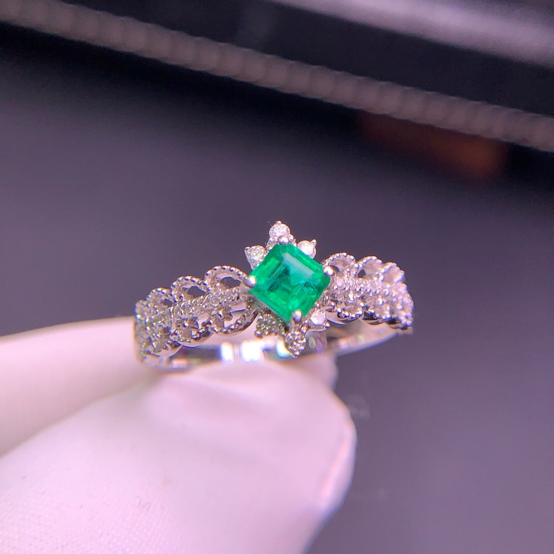 14k Gold 0.4 Ct Natural Emerald & Diamond Ring - 7