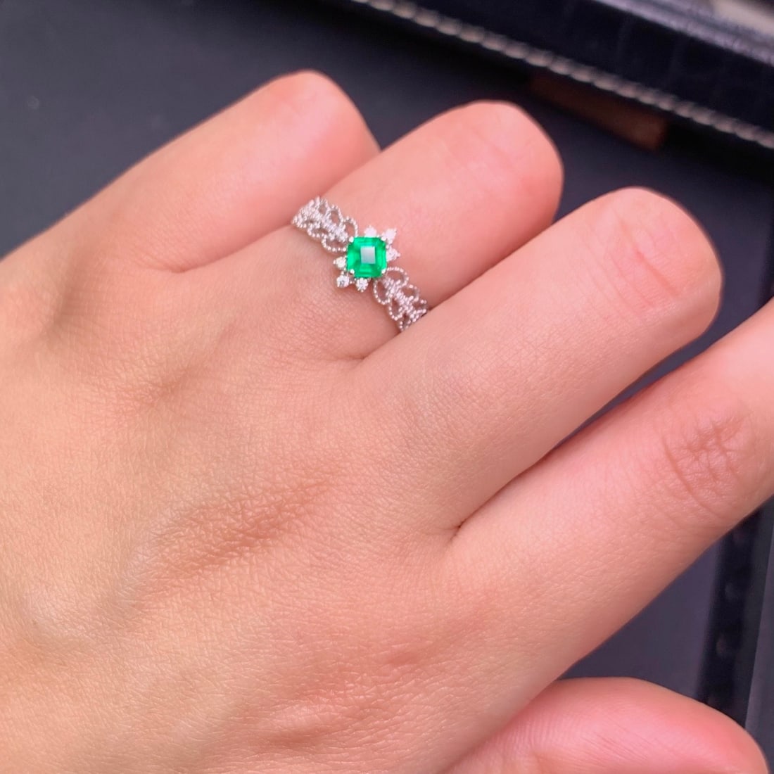 14k Gold 0.4 Ct Natural Emerald & Diamond Ring - 9