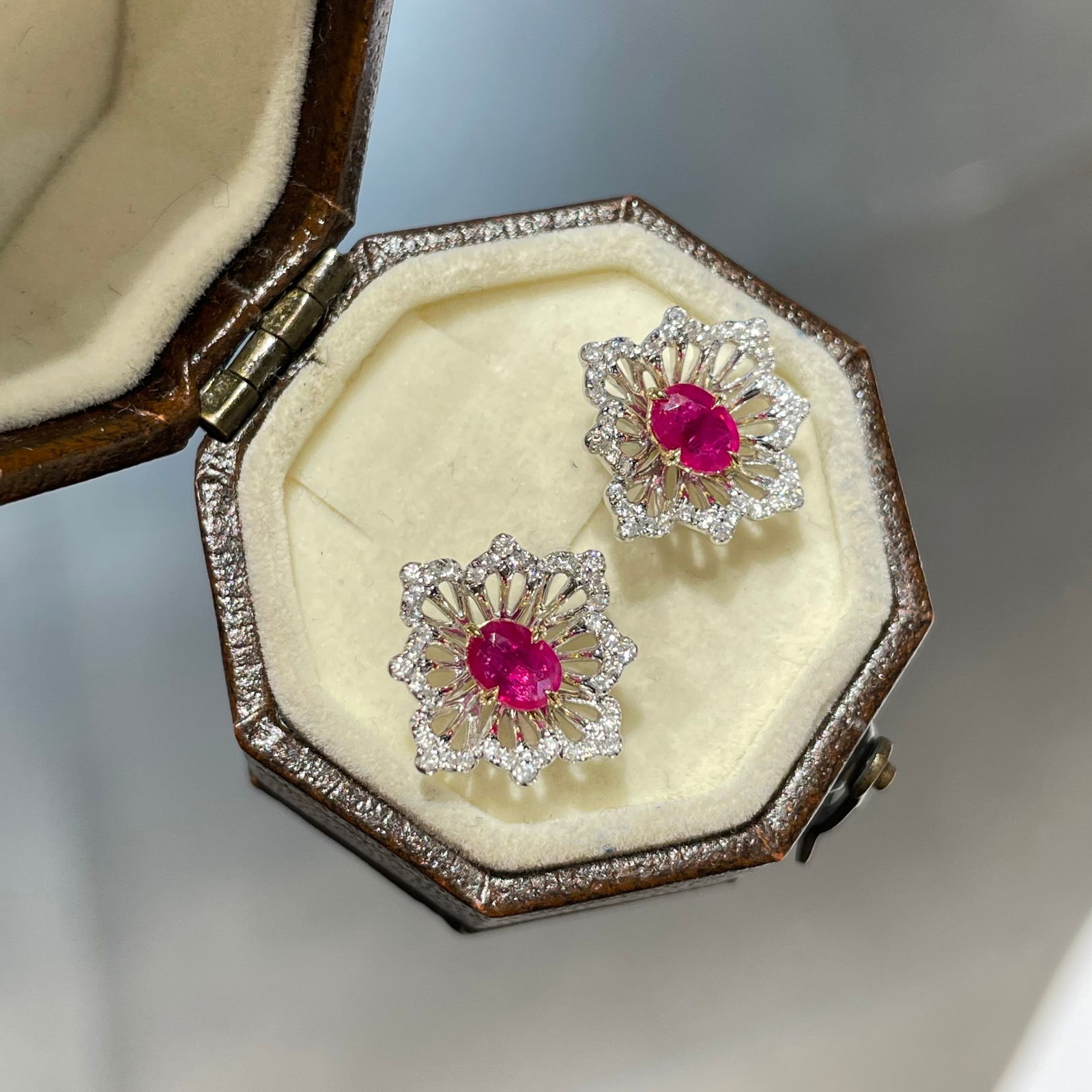 14k Gold 0.65 Ct Natural Ruby & Diamond Earrings: Ref:231132227 // gold content:14k gold // main gemstone:ruby // shape:oval // carat weight:0. 65ct // color:red // treatment:natural // // adjacent gemstone 2 : diamond // shape:round // clarity