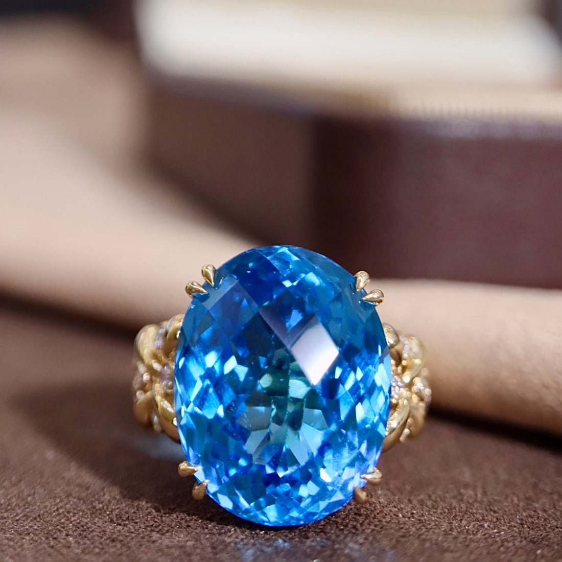 14k Gold 20.38 Ctw Natural Topaz & Diamond Ring - 5