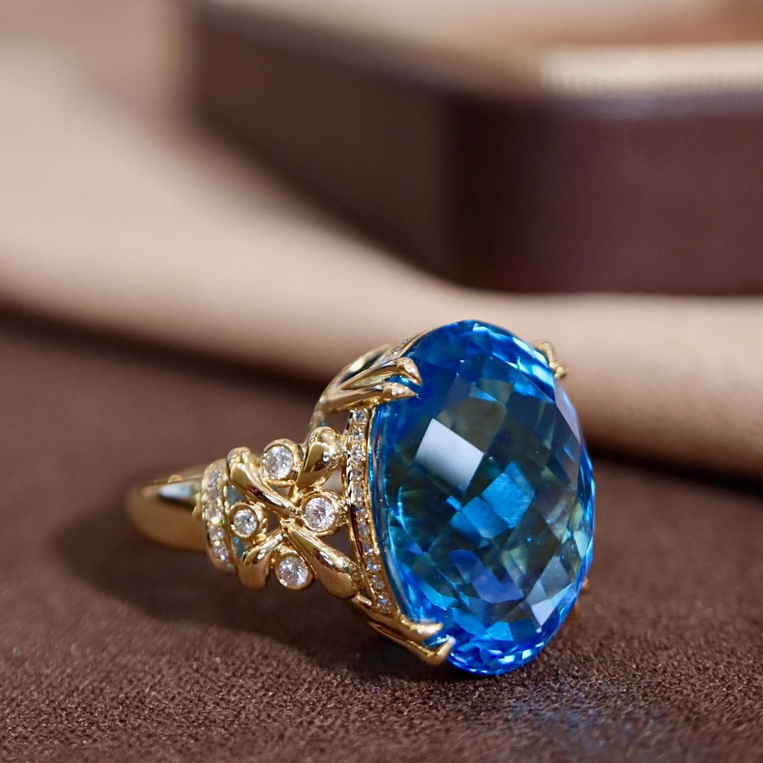 14k Gold 20.38 Ctw Natural Topaz & Diamond Ring - 6