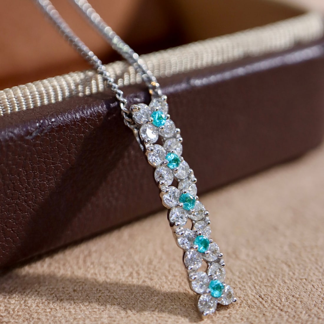 14k Gold 0.75 Ctw Natural Paraiba Tourmaline & Diamond Necklace - 4