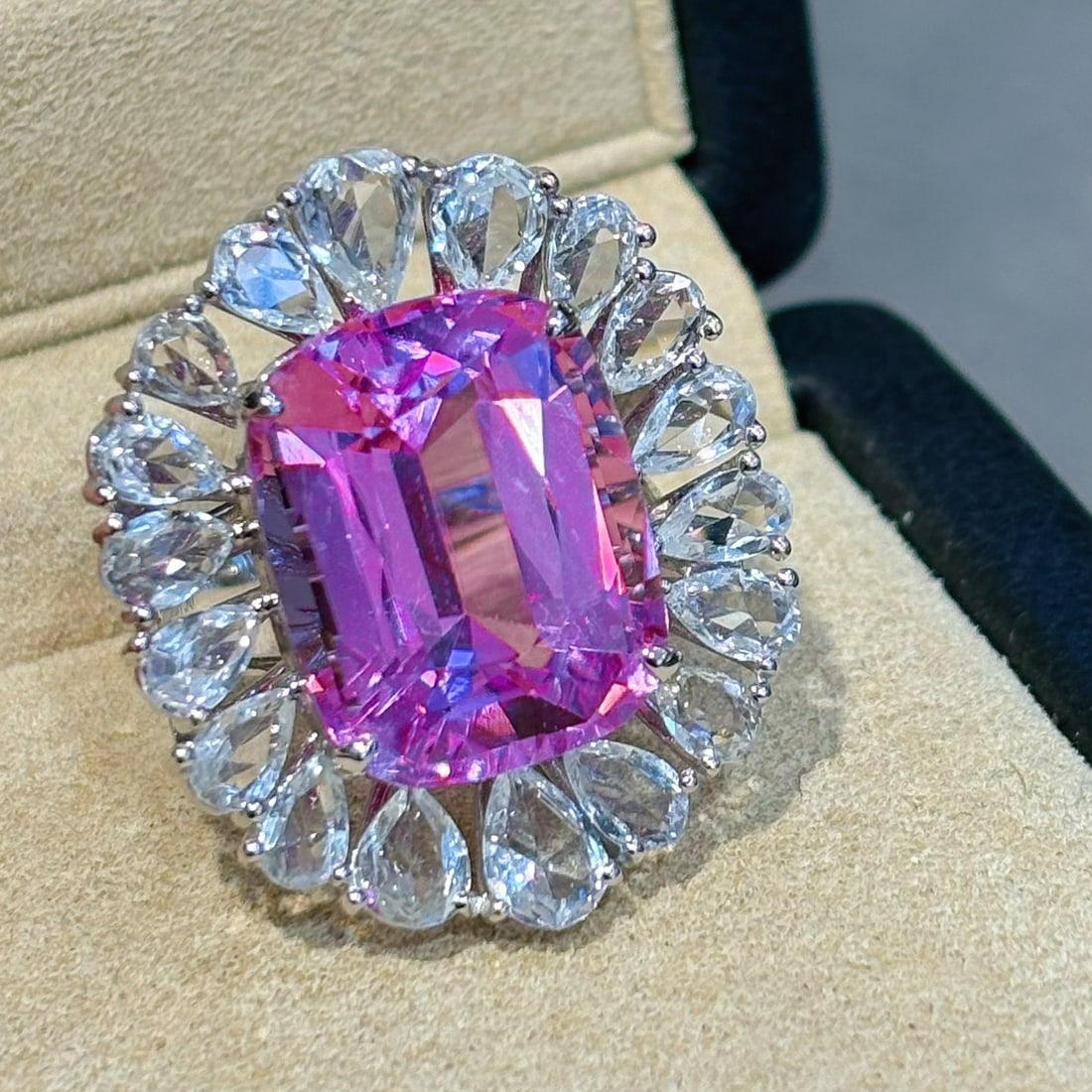14k Gold 20.03 Ctw Natural Kunzite & Sapphire Ring - 4