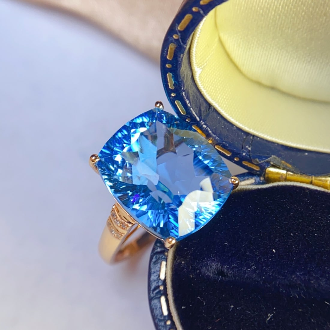 14k Gold 12.50 Ct Natural Topaz & Diamond Ring - 3