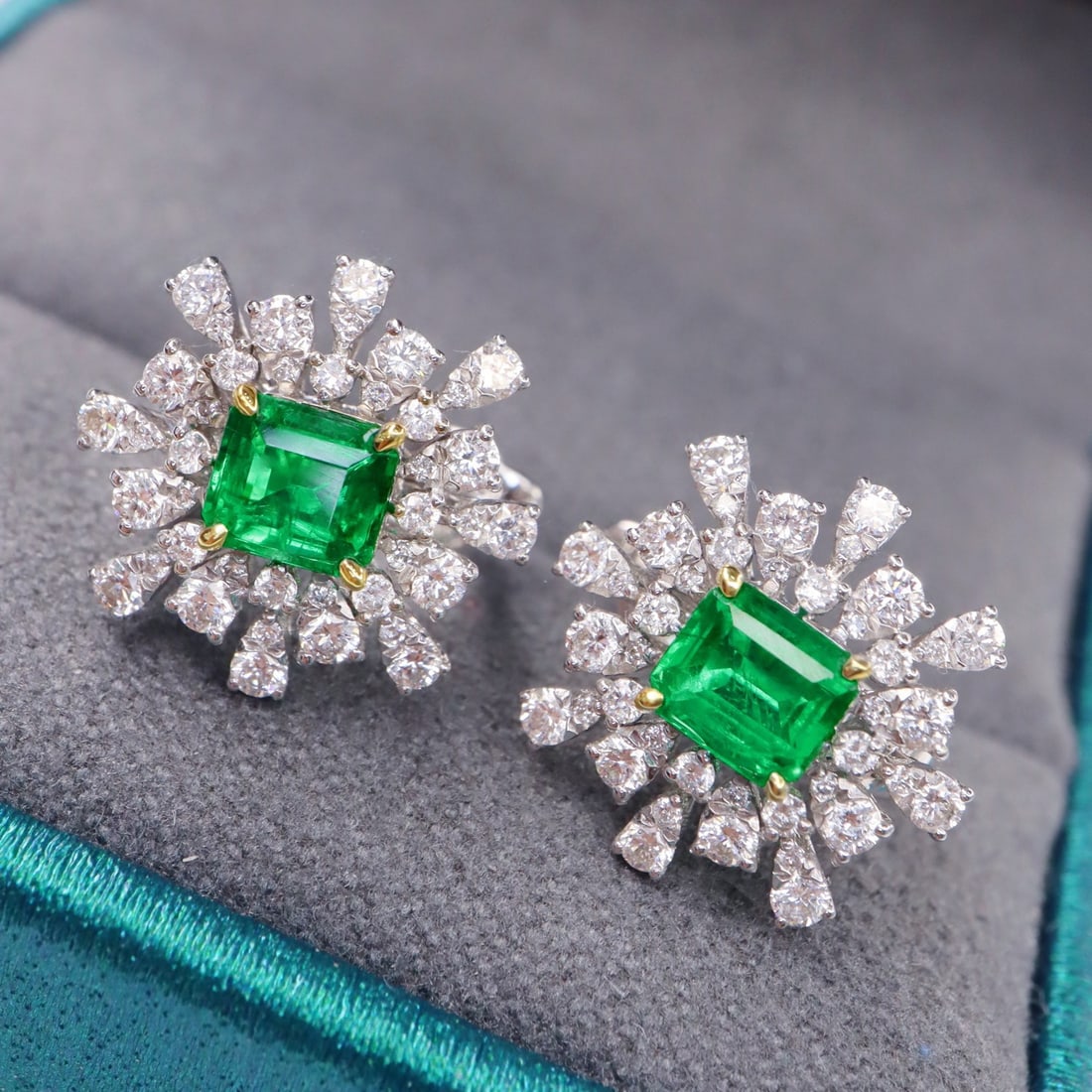14k Gold 1.83 Ctw Vivid Green Natural Emerald & Diamond Earrings: Ref:231132306 // gold content:14k gold // main gemstone:emerald // shape:octagonal // carat weight:1. 00ct // color:vivid green // treatment:natural // // adjacent gemstone 2 : diamond //