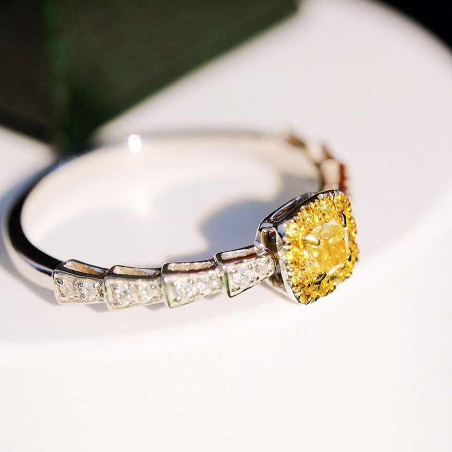 14k Gold 0.42 Ct Natural Color Diamond Ring - 4