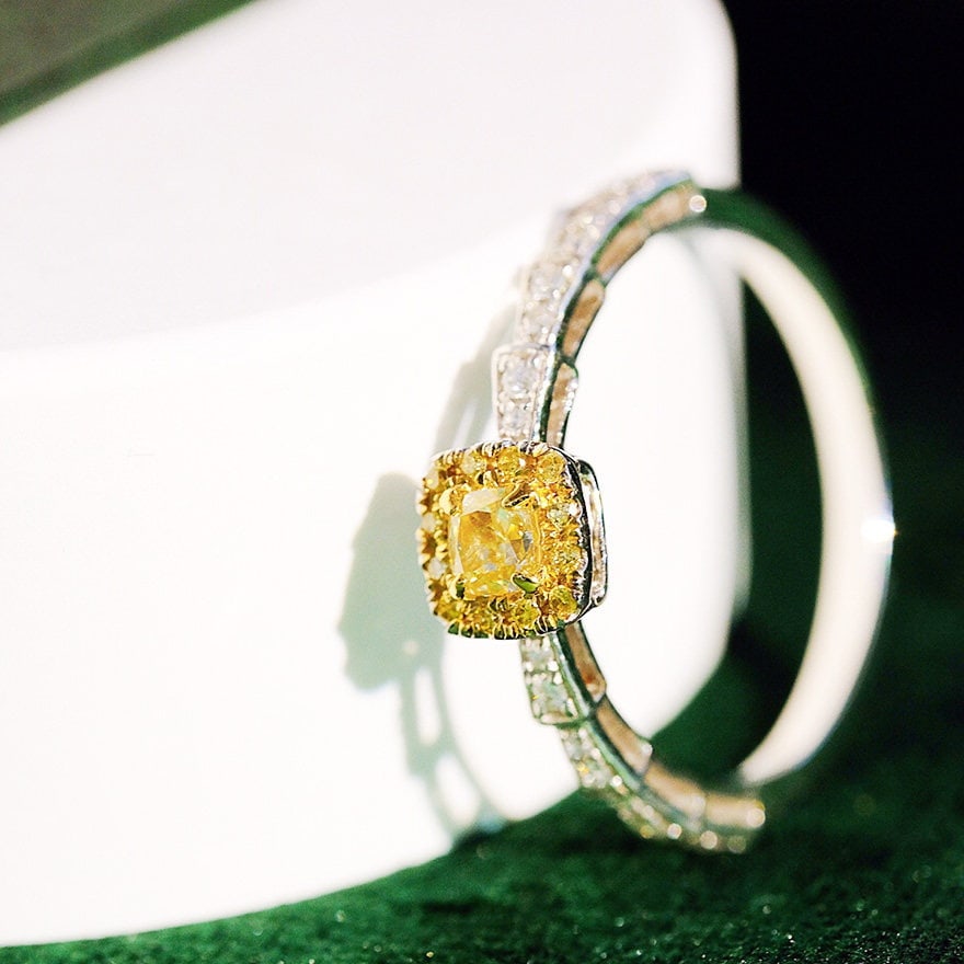 14k Gold 0.42 Ct Natural Color Diamond Ring - 5