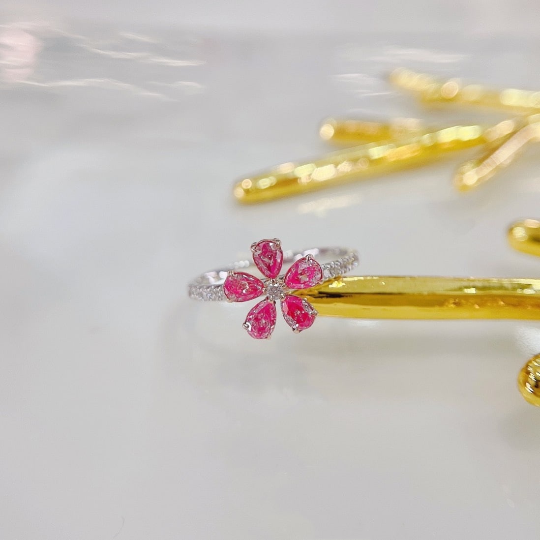 14k Gold 0.46 Ctw Natural Pink Diamond & Diamond Ring: Ref:231132337 // gold content:14k gold // ring size:7. 25us // // main gemstone:pink diamond // shape:pear // carat weight:0. 35ct // color:pink // treatment:natural // // adjacent gemstone 2 :