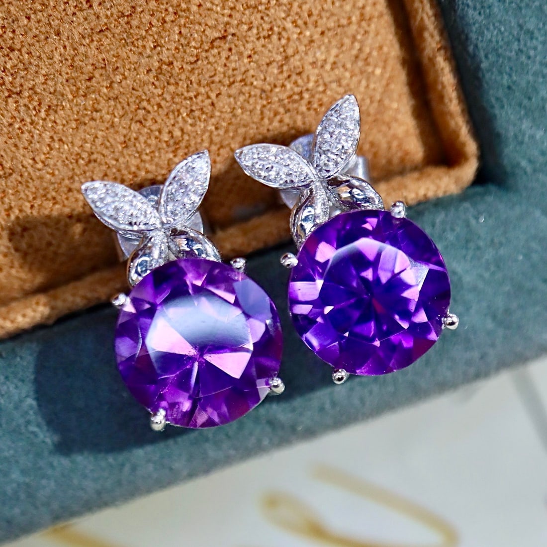 14k Gold 3.64 Ctw Natural Amethyst & Diamond Earrings: Ref:231132348 // gold content:14k gold // main gemstone:amethyst // shape:round // carat weight:3. 55ct // color:purple // treatment:natural // cut grade:g // // adjacent gemstone 2 : diamond //