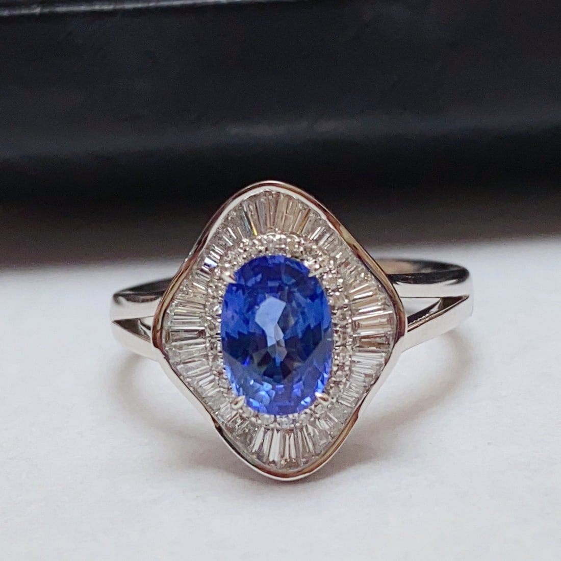 14k Gold 2.17 Ctw Natural Sapphire & Diamond Ring: Ref:231132360 // gold content:14k gold // ring size:7. 25us // // main gemstone:sapphire // shape:oval // carat weight:1. 75ct // color:blue // treatment:natural // // adjacent gemstone 2 :