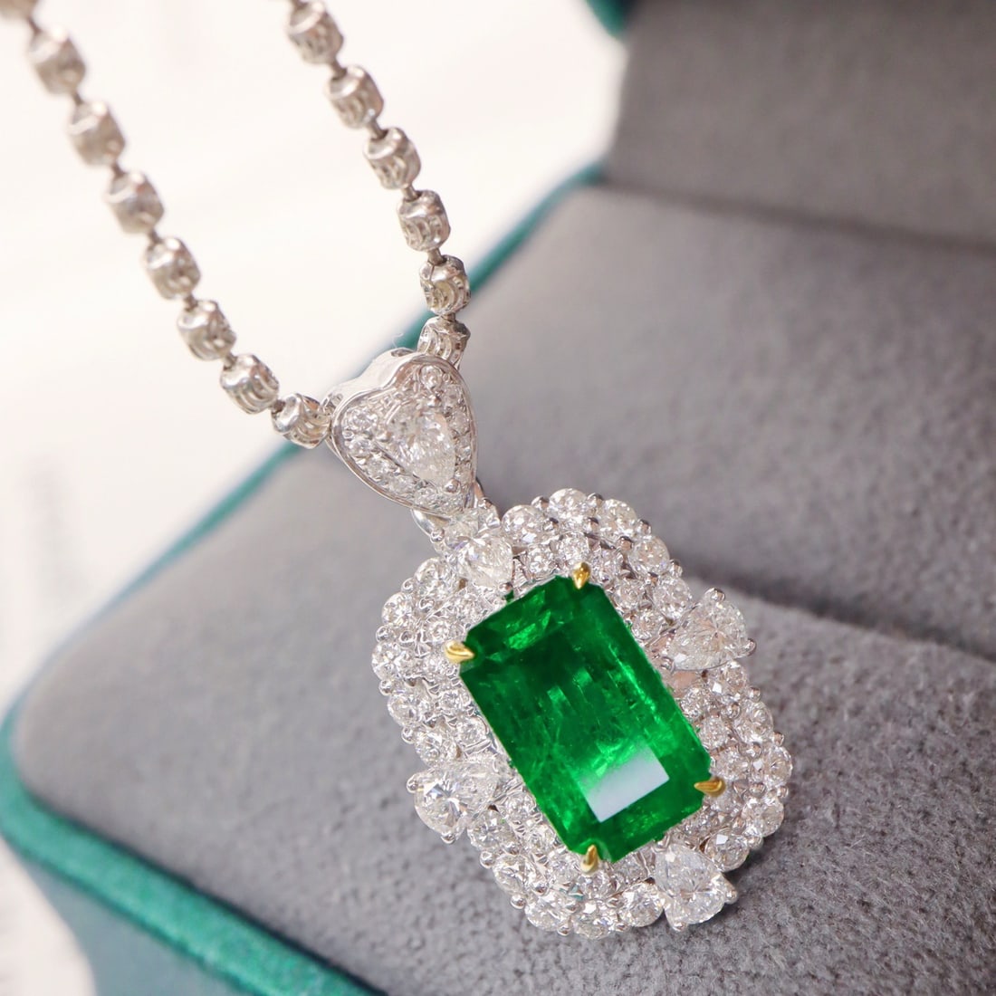 14k Gold 2.11 Ctw Vivid Green Natural Emerald & Diamond Pendant( Without Chain ) - 4