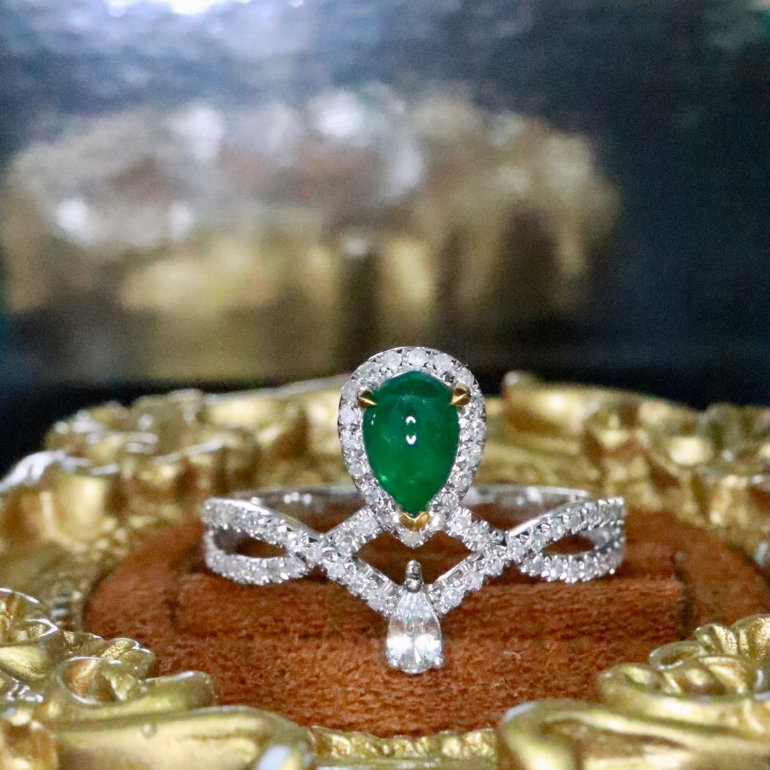 14k Gold 0.81 Ctw Natural Emerald & Diamond Ring: Ref:231132382 // gold content:14k gold // ring size:7. 25us // // main gemstone:emerald // shape:pear // carat weight:0. 56ct // color:green // treatment:natural // // adjacent gemstone 2 :