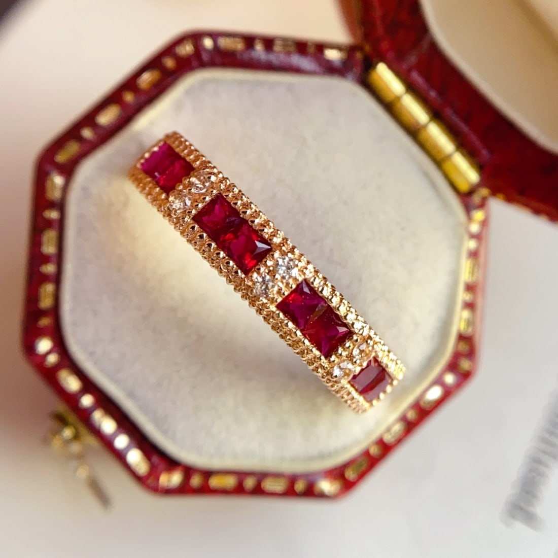 14k Gold 1.00 Ct Natural Ruby & Sapphire Ring: Ref:231132400 // gold content:14k gold // ring size:7. 25us // // main gemstone:ruby // shape:princess // carat weight:1. 00ct // color:red // treatment:natural // // adjacent gemstone 2 : sapphire //