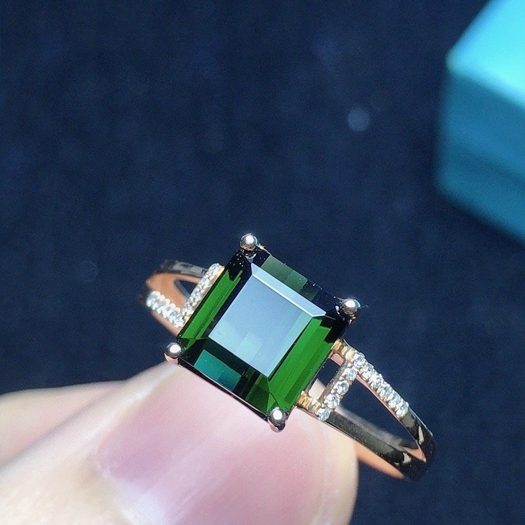 14k Gold 1.95 Ct Natural Tourmaline & Diamond Ring: Ref:231132414 // gold content:14k gold // ring size:7. 25us // // main gemstone:tourmaline // shape:octagonal // carat weight:1. 95ct // color:green // treatment:natural // // adjacent gemstone 2