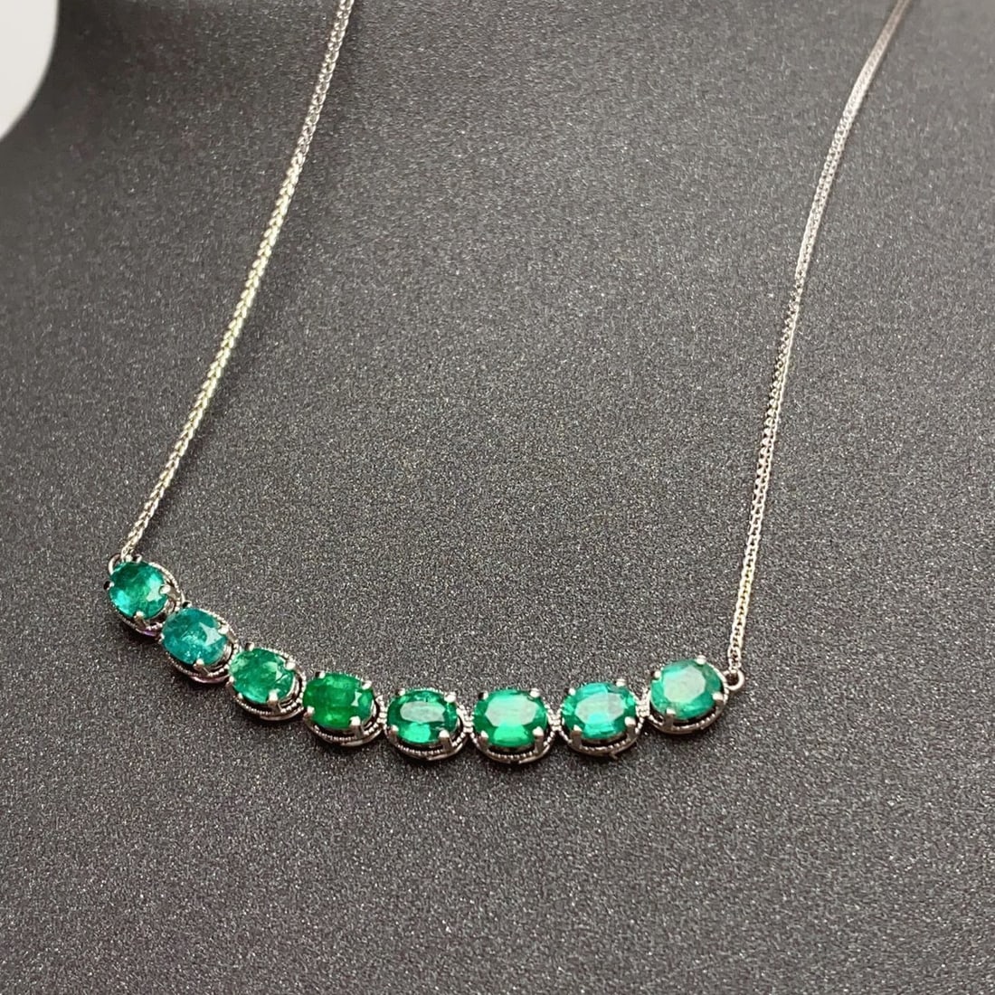 14k Gold 2.20 Ct Natural Emerald Bracelet - 2