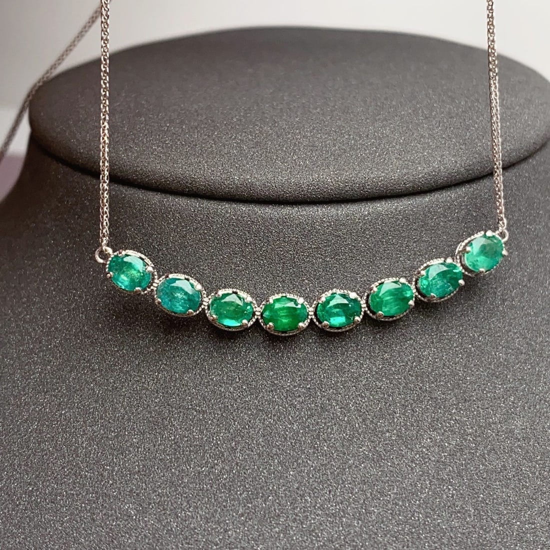 14k Gold 2.20 Ct Natural Emerald Bracelet - 3