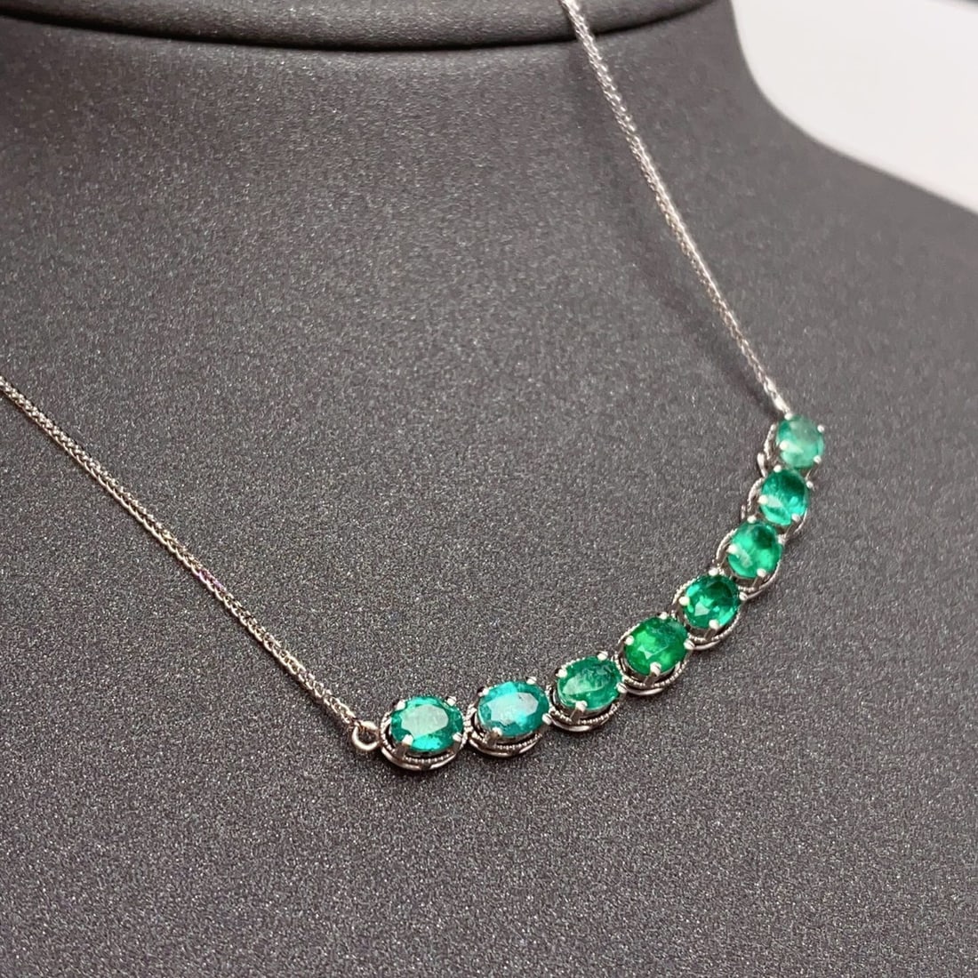 14k Gold 2.20 Ct Natural Emerald Bracelet - 6