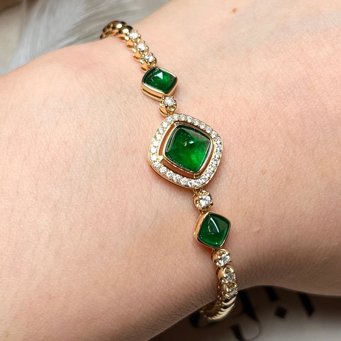 14k Gold 2.87 Ctw Vivid Green Natural Emerald & Diamond Bracelet - 2