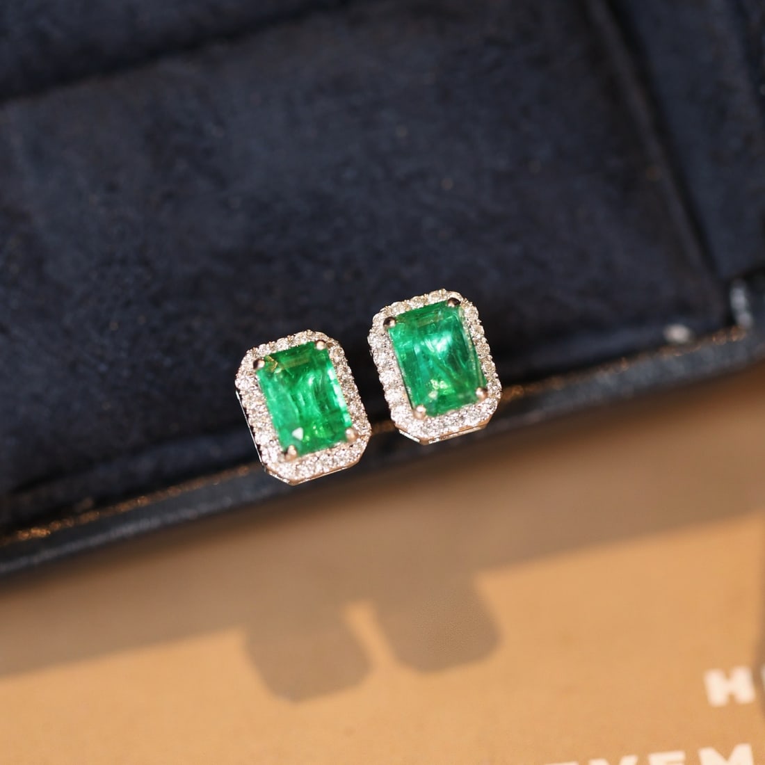 14k Gold 1.55 Ctw Natural Emerald & Diamond Earrings: Ref:231132432 // gold content:14k gold // main gemstone:emerald // shape:octagonal // carat weight:1. 35ct // color:green // treatment:natural // // adjacent gemstone 2 : diamond // shape:round //