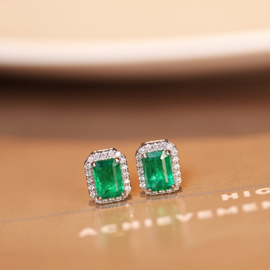 14k Gold 1.55 Ctw Natural Emerald & Diamond Earrings - 7