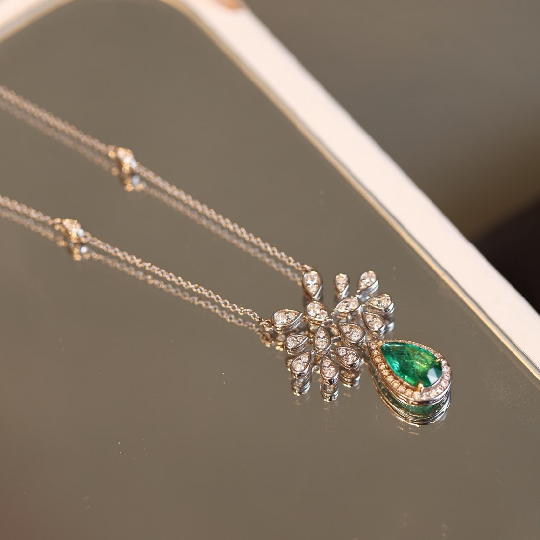 14k Gold 2.01 Ctw Natural Emerald & Diamond Necklace - 4