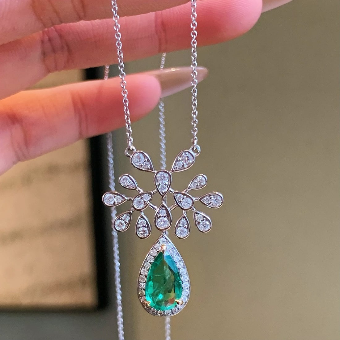 14k Gold 2.01 Ctw Natural Emerald & Diamond Necklace - 6