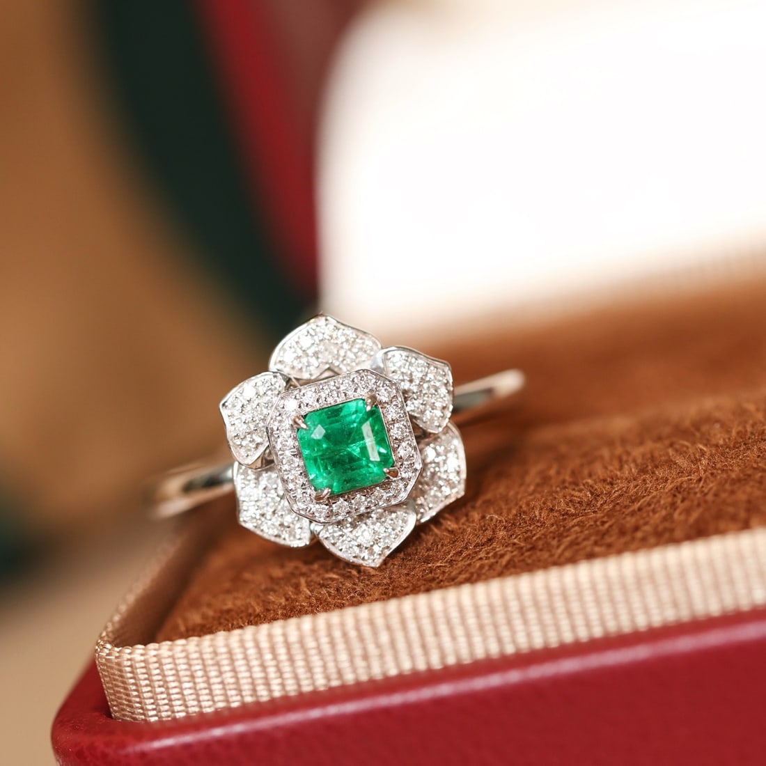 14k Gold 0.76 Ctw Natural Emerald & Diamond Ring - 2