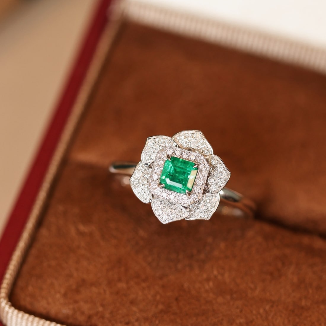 14k Gold 0.76 Ctw Natural Emerald & Diamond Ring - 4