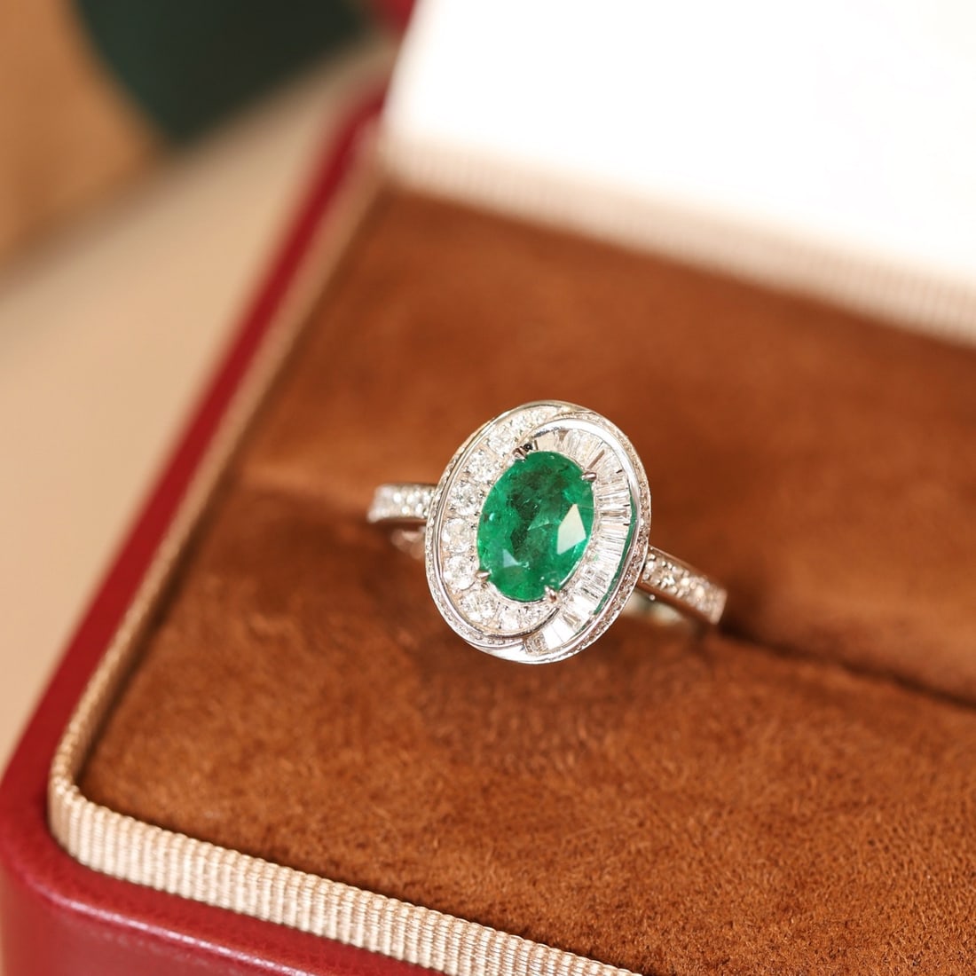 14k Gold 1.85 Ctw Natural Emerald & Diamond Ring: Ref:231132447 // gold content:14k gold // ring size:7. 25us // // main gemstone:emerald // shape:oval // carat weight:1. 02ct // color:green // treatment:natural // // adjacent gemstone 2 : diamond //