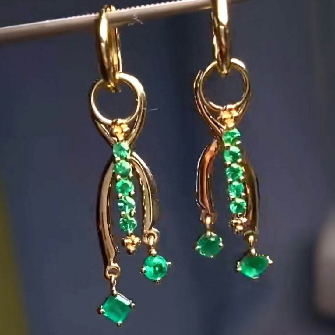 14k Gold 0.64 Ct Vivid Green Natural Emerald Earrings - 2