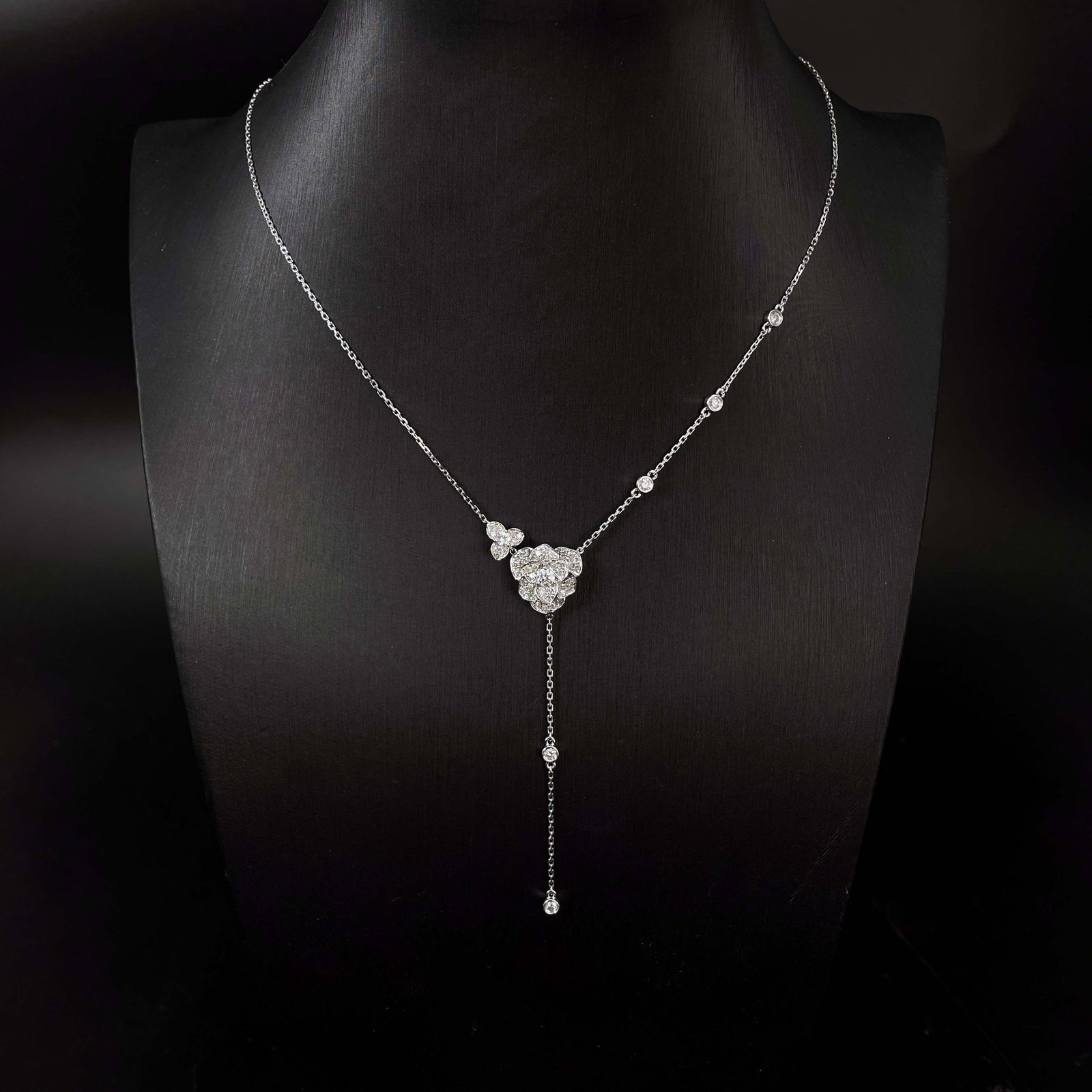 14k Gold 0.6 Ct Natural H Diamond & Flowers Necklace: Ref:230999014 // gold content:14k gold // main gemstone:diamond // shape:round // carat weight:0. 6ct // clarity grade:vs-si // color:h // treatment:natural // cut grade:g // Condition: NewLow