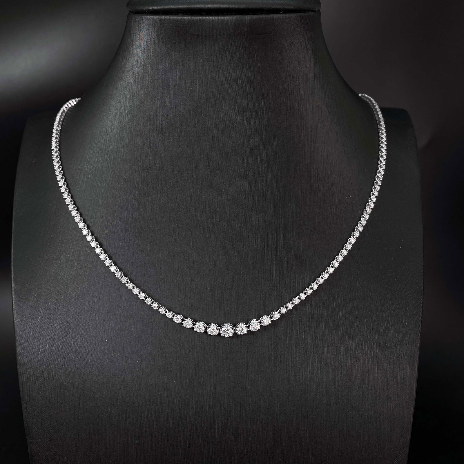 14k Gold 3 Ct Natural H Diamond Necklace: Ref:230999023 // gold content:14k gold // main gemstone:diamond // shape:round // carat weight:3ct // clarity grade:vs-si // color:h // treatment:natural // cut grade:g // Condition: NewLow