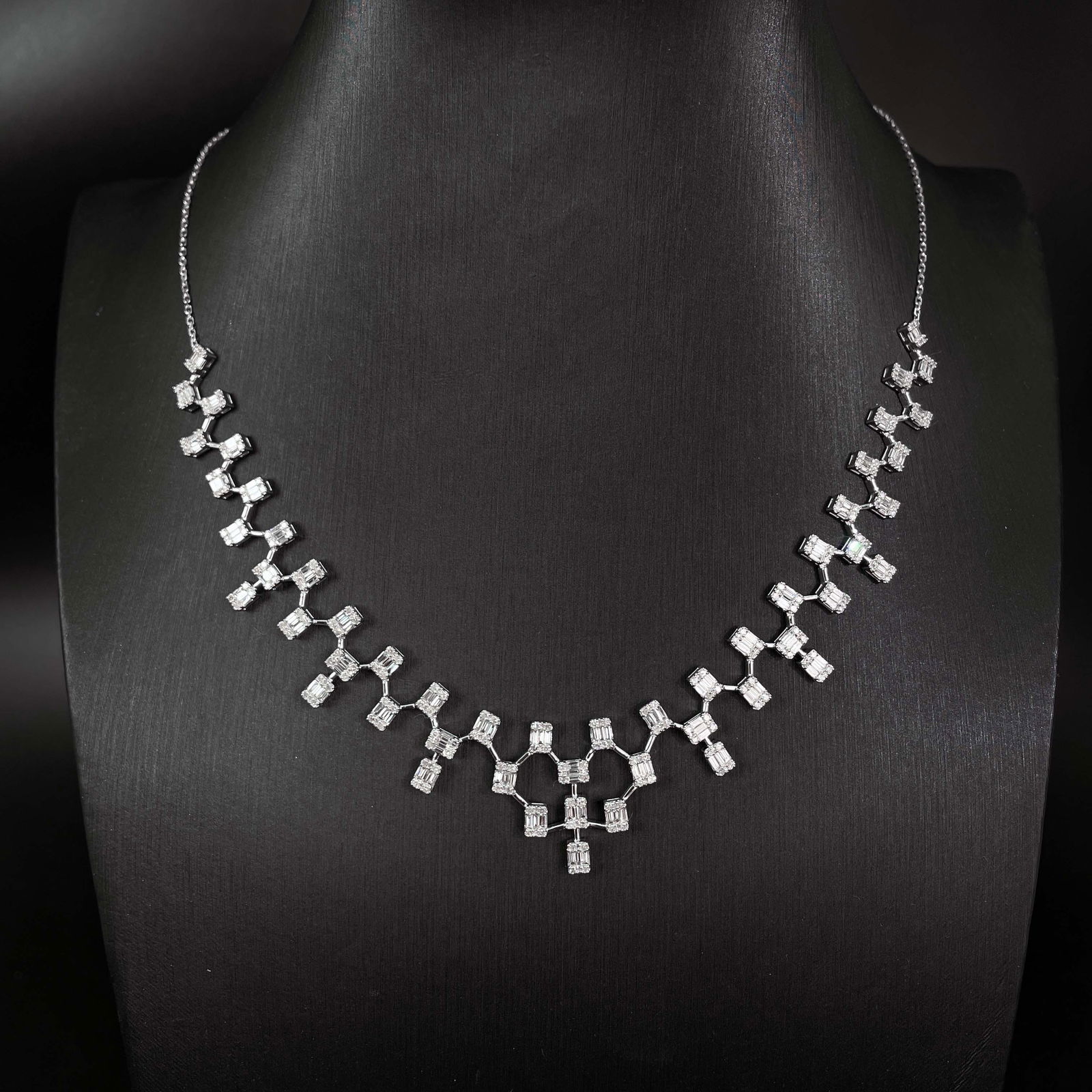 14k Gold 2 Ct Natural H Diamond Necklace: Ref:230999028 // gold content:14k gold // main gemstone:diamond // shape:multiply // carat weight:2ct // clarity grade:vs-si // color:h // treatment:natural // Condition: NewLow Estimate: