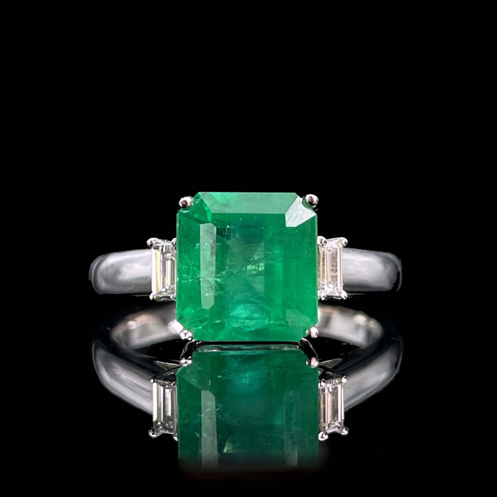 14k Gold 2.38 Ctw Vivid Green Natural Emerald & Diamond Ring: Ref:230999039 // gold content:14k gold // ring size:7. 25us // // main gemstone:emerald // shape:octagonal // carat weight:2. 28ct // color:vivid green // treatment:natural // // adjacent gemstone
