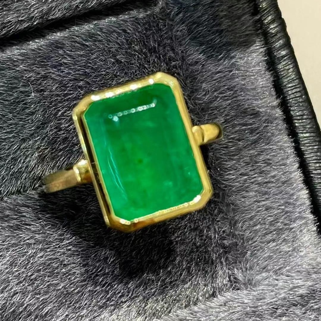 14k Gold 5.32 Ct Vivid Green Natural Emerald Ring: Ref:230999051 // gold content:14k gold // ring size:7. 25us // // main gemstone:emerald // shape:octagonal // carat weight:5. 32ct // color:vivid green // treatment:natural // Condition: NewLow