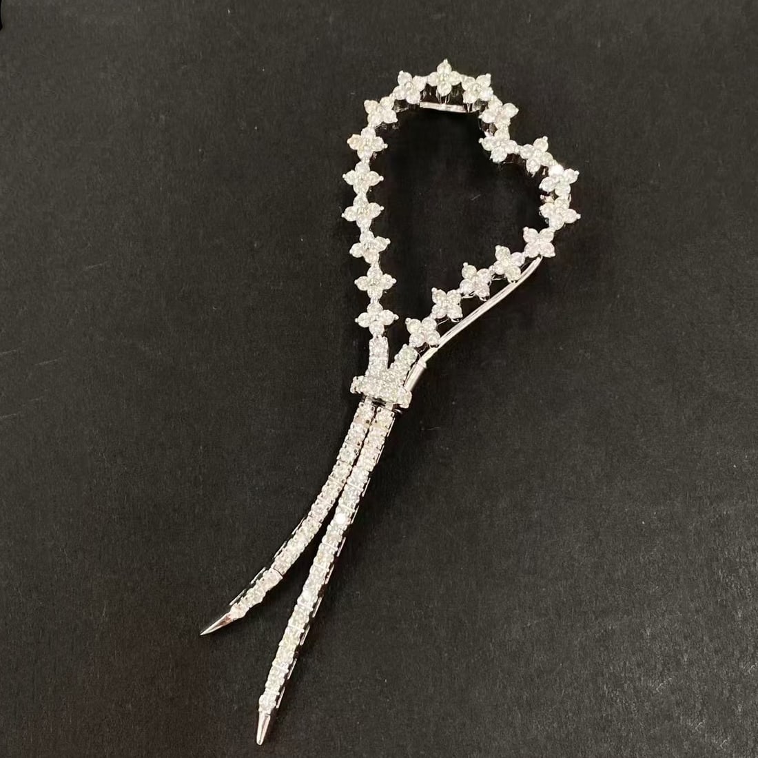 14k Gold 1.50 Ct Natural H Diamond Brooch: Ref:230999055 // gold content:14k gold // main gemstone:diamond // shape:round // carat weight:1. 50ct // clarity grade:vs-si // color:h // treatment:natural // cut grade:g // Condition: NewLow