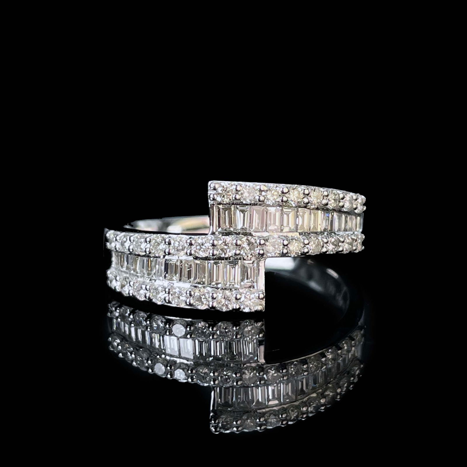 14k Gold 0.60 Ct Natural H Diamond Ring: Ref:230999062 // gold content:14k gold // ring size:7. 25us // // main gemstone:diamond // shape:multiply // carat weight:0. 60ct // clarity grade:vs-si // color:h // treatment:natural //