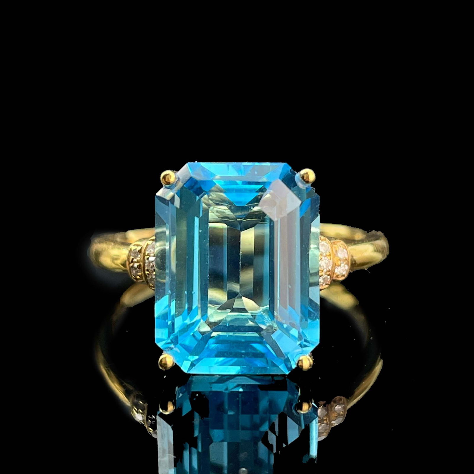 14k Gold 7.58 Ctw Natural Topaz & Diamond Ring: Ref:230999064 // gold content:14k gold // ring size:7. 25us // // main gemstone:topaz // shape:octagonal // carat weight:7. 55ct // color:blue // treatment:natural // // adjacent gemstone 2 :