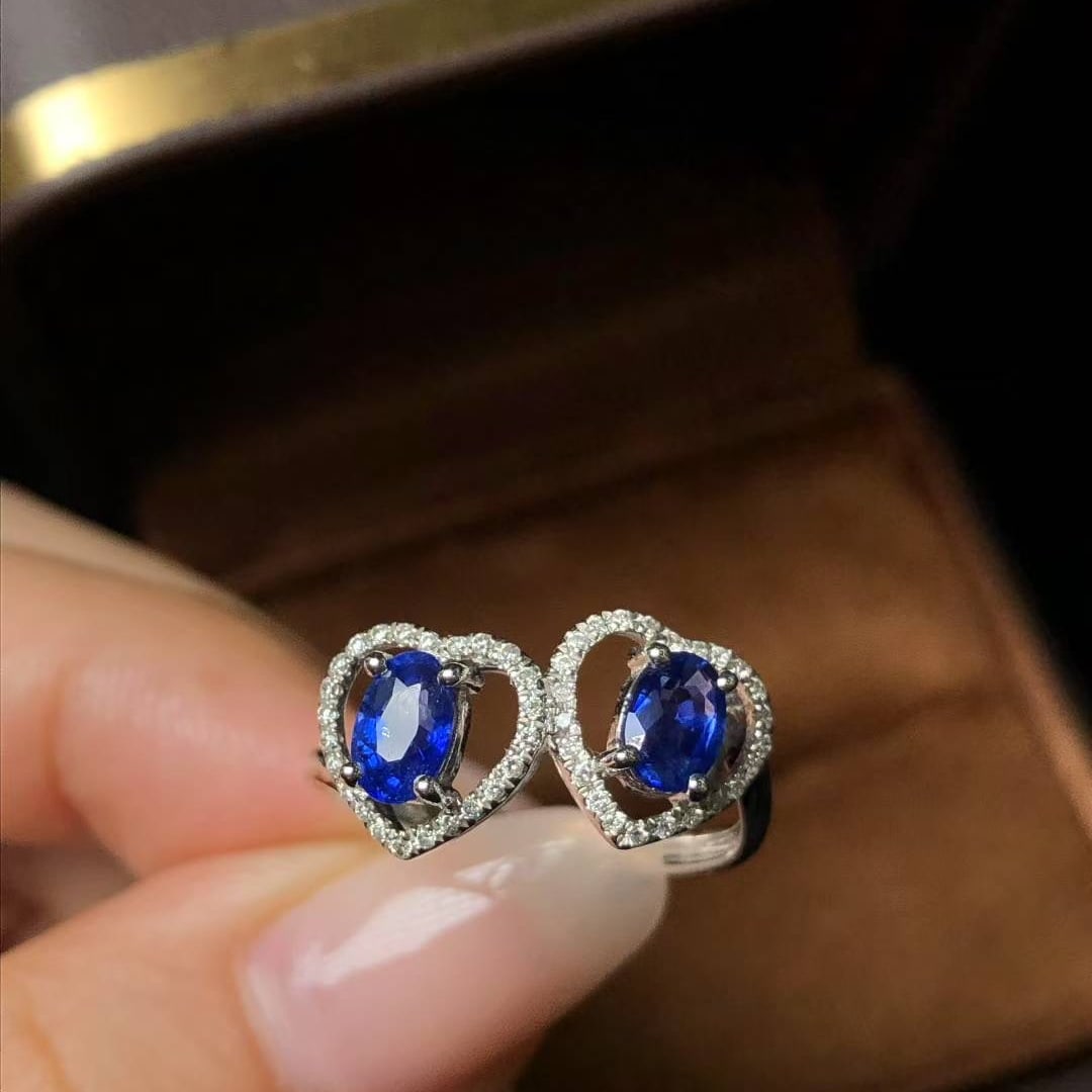 14k Gold 1.19 Ctw Vivid Blue Natural Sapphire & Diamond Ring: Ref:230999079 // gold content:14k gold // ring size:7. 25us // // main gemstone:sapphire // shape:oval // carat weight:1. 05ct // color:vivid blue // treatment:natural // // adjacent gemstone 2 :