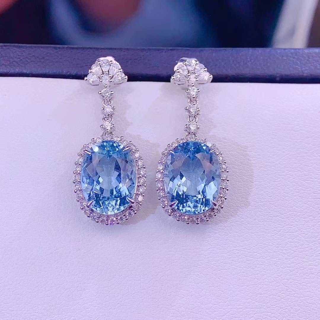 14k Gold 8 Ct Natural Aquamarine & Diamond Earrings: Ref:230999112 // gold content:14k gold // main gemstone:aquamarine // shape:oval // carat weight:8ct // color:blue // treatment:natural // // adjacent gemstone 2 : diamond // shape:multiply // clarity