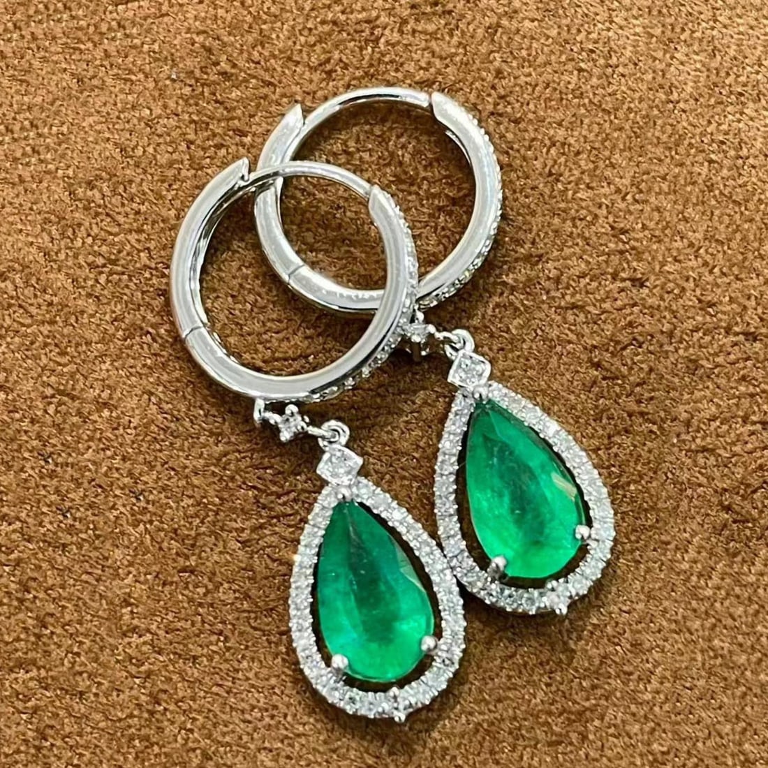 14k Gold 1.35 Ct Vivid Green Natural Emerald & Diamond Earrings - 3