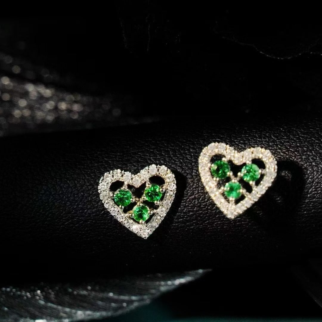 14k Gold 0.6 Ctw Vivid Green Natural Emerald & Diamond Earrings: Ref:230999174 // gold content:14k gold // main gemstone:emerald // shape:round // carat weight:0. 3ct // color:vivid green // treatment:natural // cut grade:g // // adjacent gemstone 2 : diamond //