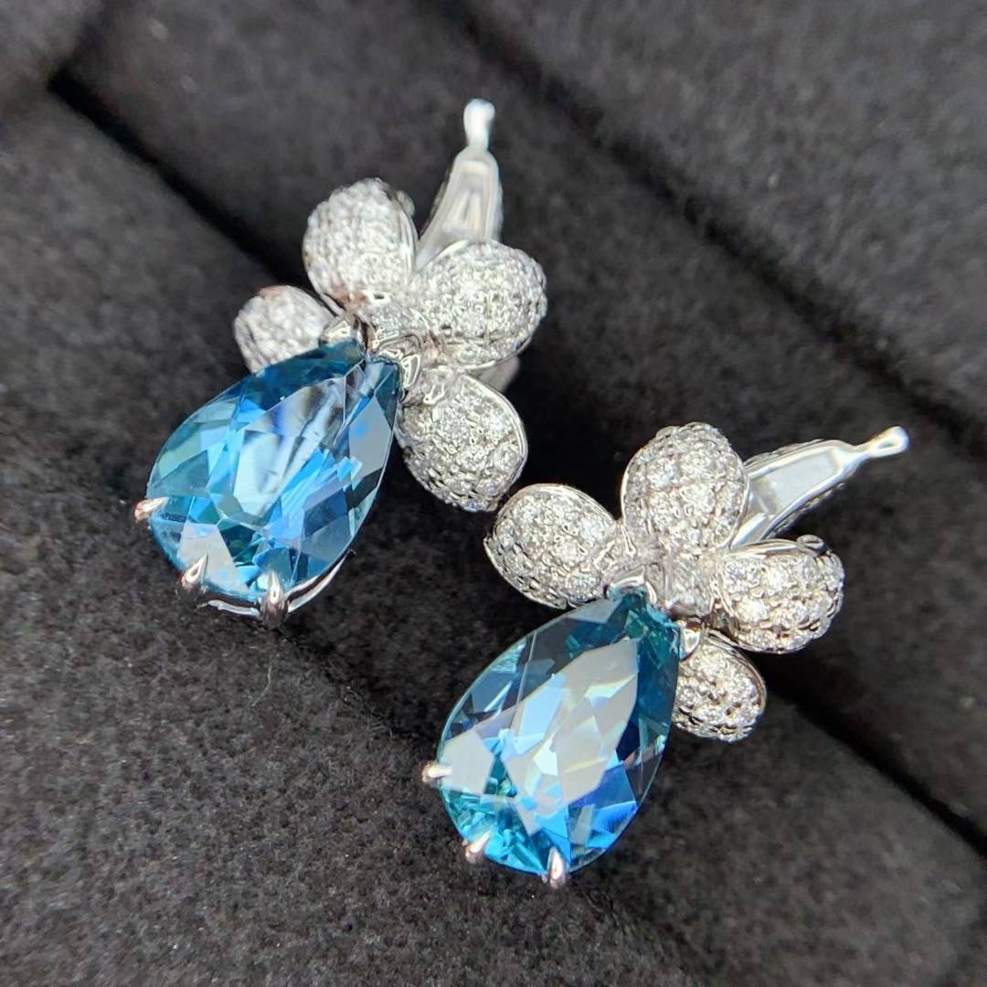 14k Gold 2.84 Ctw Natural Aquamarine & Diamond Earrings: Ref:230999182 // gold content:14k gold // main gemstone:aquamarine // shape:pear // carat weight:2. 33ct // color:santa maria color // treatment:natural // // adjacent gemstone 2 : diamond // shape:ro