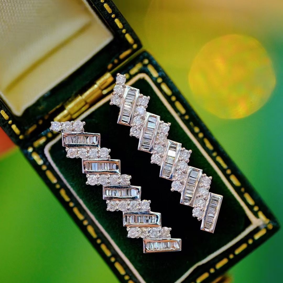 14k Gold 0.68 Ct Natural H Diamond Earrings: Ref:230999202 // gold content:14k gold // main gemstone:diamond // shape:multiply // carat weight:0. 68ct // clarity grade:vs-si // color:h // treatment:natural // Condition: NewLow Estimate: